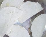 A picture of step 1 of Fried golden tofu with salad.
