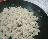 รูปขั้นตอนการทำที่ 2 ของ กะเพราไก่ ด้วยซอสสำเร็จ+ใบกะเพราแช่แข็ง (เก็บแช่แข็งได้หลายมื้อ)