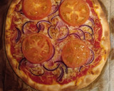 Foto del paso 3 de la receta: Pizza casera: Jamón, cebolla y tomate
