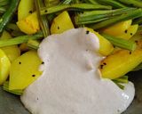 A picture of step 4 of Drumsticks with poppyseeds paste sajne posto.