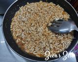 A picture of step 4 of Puffed Rice Laddoos.