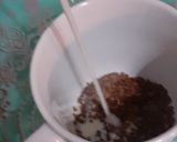 A picture of step 2 of Milk coffee with whipping cream.