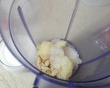 A picture of step 2 of Apple peanuts shake.