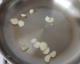 Foto del paso 3 de la receta: Arroz con curry, pollo y pasas