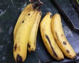 A picture of step 1 of Achaari Kela.