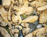 Foto del paso 3 de la receta Tiritas de pollo al vino con champiñones