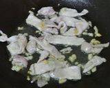 รูปขั้นตอนการทำที่ 1 ของ หมูผัดพริกหวาน