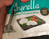 Foto del paso 2 de la receta: Ensalada de garbanzos y queso Skyr con vinagreta de albahaca y tomate seco