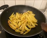 Foto del paso 4 de la receta: Filetes de ternera bávara en salsa a la pimienta con patatas