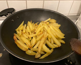 Foto del paso 4 de la receta: Filetes de ternera bávara en salsa a la pimienta con patatas