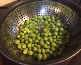 Une image de l'étape 1 de Nems aux rillettes de truite et petits pois.