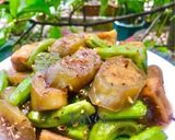 Hình bước làm 2 của món Cà tím, đậu bắp, tàu hủ kho sả