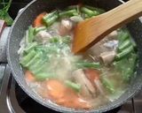 Foto langkah ke 3 dari resep Sup sosis bakso.