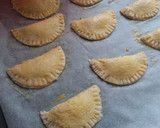 Foto del paso 3 de la receta: Empanadillas de pan de molde y queso