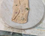 A picture of step 3 of Onion paratha.