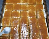 A picture of step 5 of Candied bacon crackers.