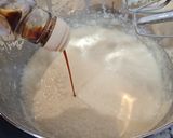 Foto del paso 4 de la receta Bizcocho de chocolate blanco con cobertura de Milka