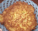 Foto langkah ke 3 dari resep Dadar telor mie instan ala pizza.