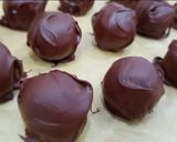 A picture of step 8 of Chocolate coconut truffles.