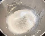 Foto del paso 4 de la receta: Pastel esponjoso de leche condensada y coco