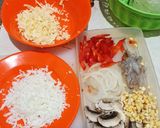 Foto langkah ke 3 dari resep Seafood and Mushroom Pizza.