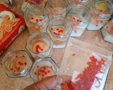 Foto langkah ke 2 dari resep Pudding in Jar edisi Merah Putih.