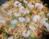 Foto del paso 7 de la receta Fideuá de verduras y gambas