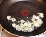 A picture of step 2 of Japanese Wagyu Beef (fry with garlic and butter soy sauce).
