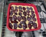 Une image de l'étape 11 de Gâteau aux prunes et fruits confits au rhum.
