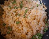 Foto del paso 5 de la receta: Arroz rojo con chícharos