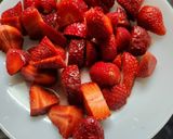 Foto del paso 2 de la receta: Postre Súper Fácil que nunca pasa de moda, frutillas con crema