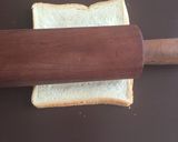 Foto langkah ke 3 dari resep Strawberry chocolate french toast roll ups.