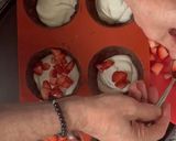 Foto del passaggio 4 della ricetta Cupolette di Cioccolato con Cheesecake alle Fragole
