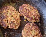 A picture of step 3 of Vegetable and Beef Burger Patties.
