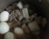 Hình bước làm 4 của món Món thịt kho trứng gà