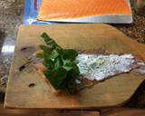 Foto del paso 2 de la receta: Arroladitos de salmón ahumado