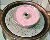 Foto langkah ke 6 dari resep Bolu Kukus Pelangi.