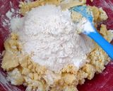 Foto langkah ke 1 dari resep Cookies Keju Topping Keju Oles.