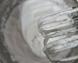 A picture of step 2 of Walnut stuffed travel cake.