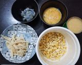 A picture of step 2 of Fresh Shrimp Corn Fish Maw Soup 鮮蝦粟米魚肚羹.