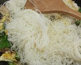 Foto langkah ke 5 dari resep 20. Bihun Goreng.