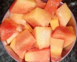 A picture of step 1 of Papaya milkshake.