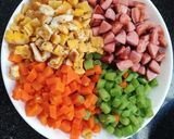Hình bước làm 1 của món Cơm chiên thập cẩm