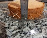 عکس مرحله 10 از دستور کیک اسفنجی پایه کیک تولد