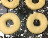 A picture of step 4 of Yeast doughnuts.
