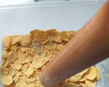 Gambar langkah 5 resipi Biskut Conflakes Madu.