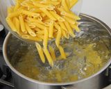 Spenótos-kéksajtos penne recept fázis 2 fotója