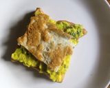 A picture of step 3 of Bread avocado salad.