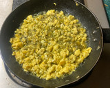 Foto del paso 3 de la receta: Huevos Revueltos en Sala Verde Con Cilantro 🌿