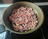 Foto del paso 2 de la receta: Chuletas de cerdo con salsa de champiñones y crujiente de bacon